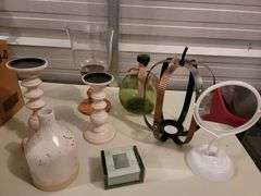 Lot containing candle holders, vase and mirror