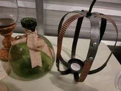 Lot containing candle holders, vase and mirror