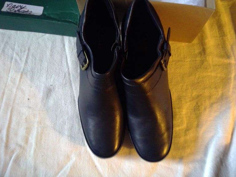 Clarks Women's Shoes size 7