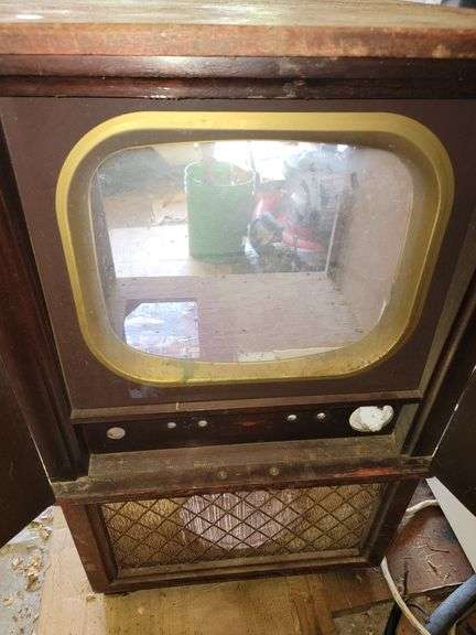 Old vintage Tube tv cabinet.  Many uses