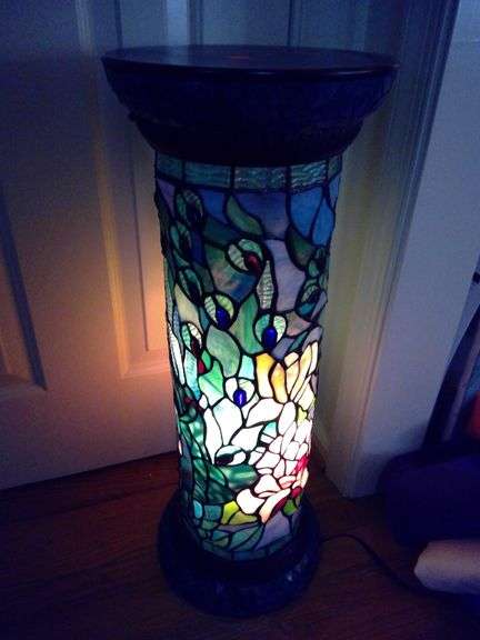Light up stained glass looking pedestal