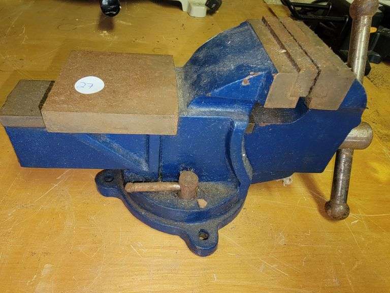 Bench Vise with Swivel Base