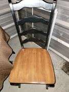 Beautiful Pedestal Oak Table and Chairs.