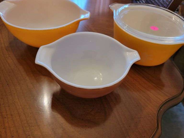 VINTAGE PYREX BOWLS