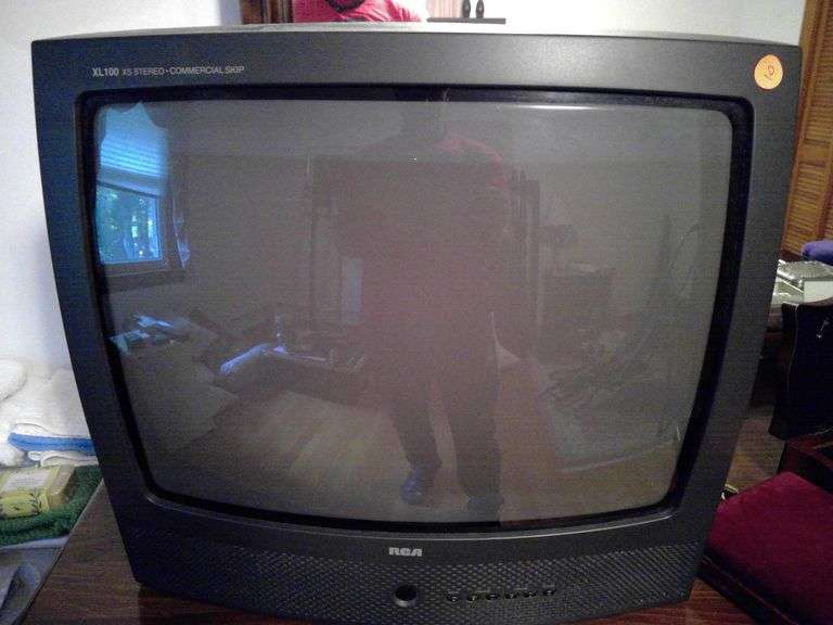 CLASSIC RCA TV WITH REMOTE