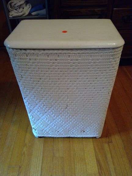 VINTAGE WICKER CLOTHES HAMPER
