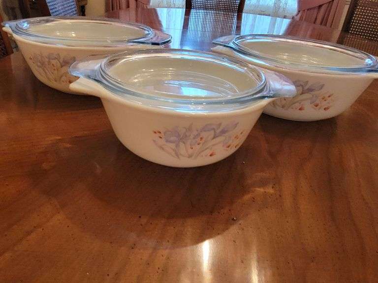VINTAGE PYREX DISHES WITH LIDS