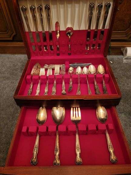 WM. ROGERS SILVER PLATED FLATWARE SET