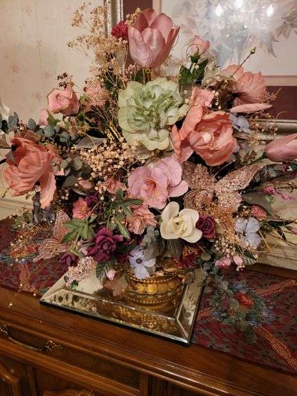BEAUTIFUL ORNATE FLORAL CENTERPIECE WITH MIRROR BASE
