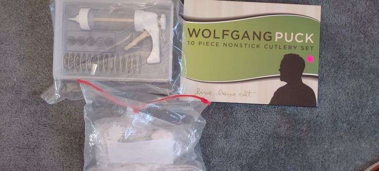 Wolfgang Puck 10 piece nonstick cutlery set