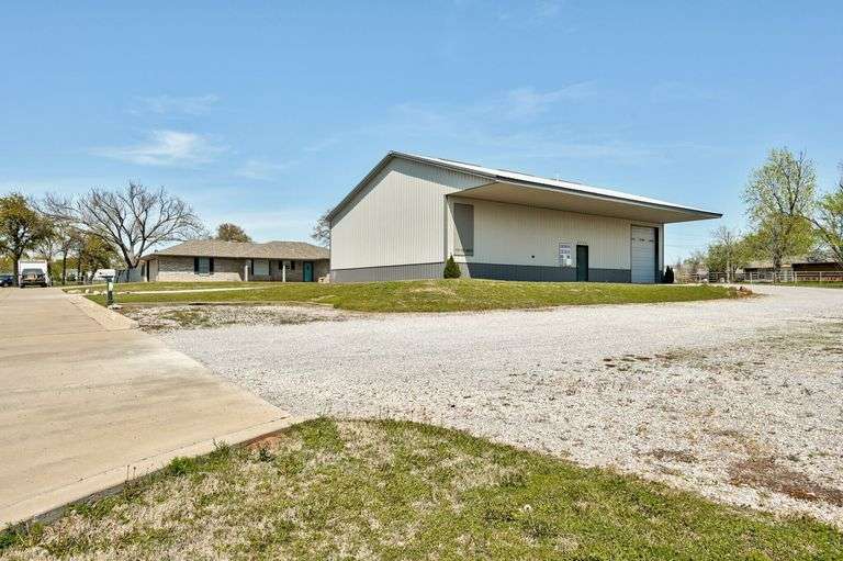 PRIME 2.5 ACRES W/HOME AND COMMERCIAL SHOP selling at ONLINE AUCTION!