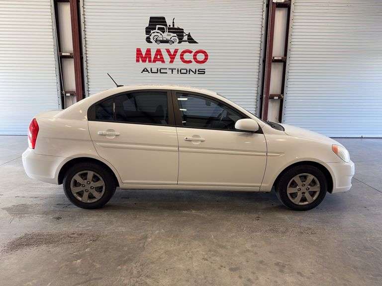 2010 HYUNDAI Accent