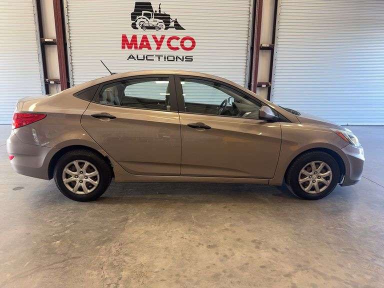 2012 HYUNDAI Accent