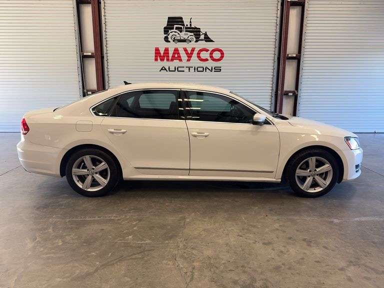 2013  VOLKSWAGEN  Passat