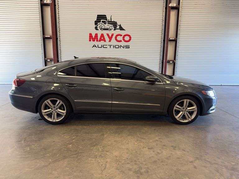 2013 VOLKSWAGEN Passat