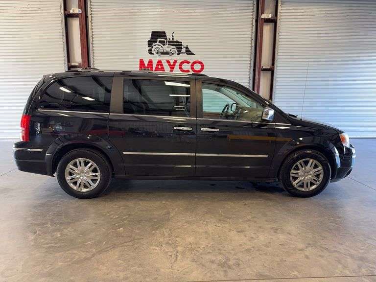 2010 CHRYSLER Town and Country