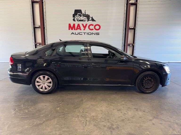 2013  VOLKSWAGEN  Passat