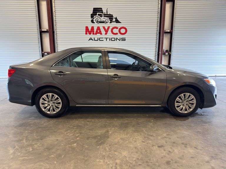 2014 TOYOTA Camry