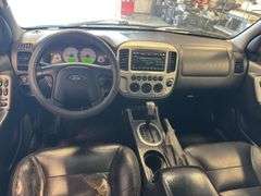 2005 FORD Escape