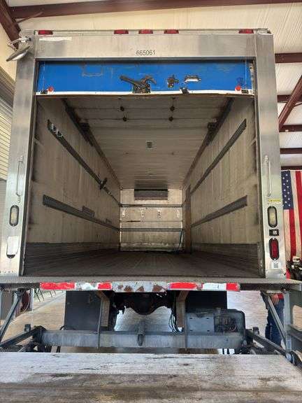 2013 FREIGHTLINER M2