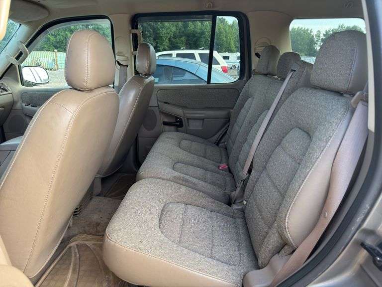 2004 FORD Explorer