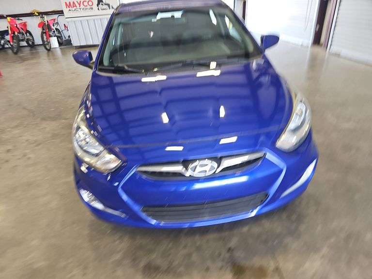 2012 HYUNDAI Accent