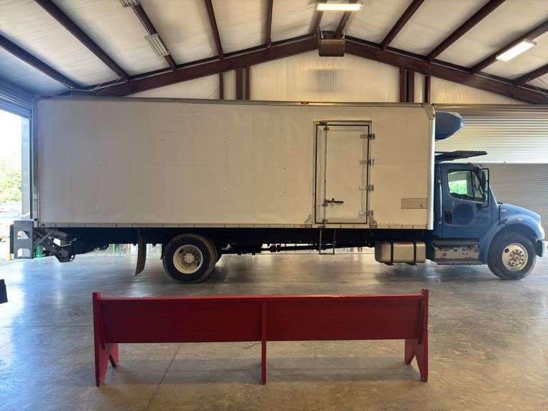2013 FREIGHTLINER M2