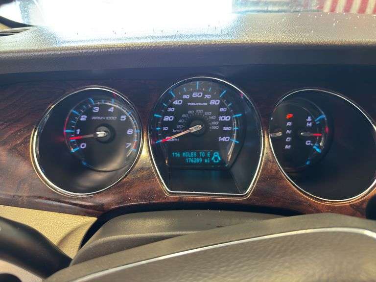 2011 FORD Taurus