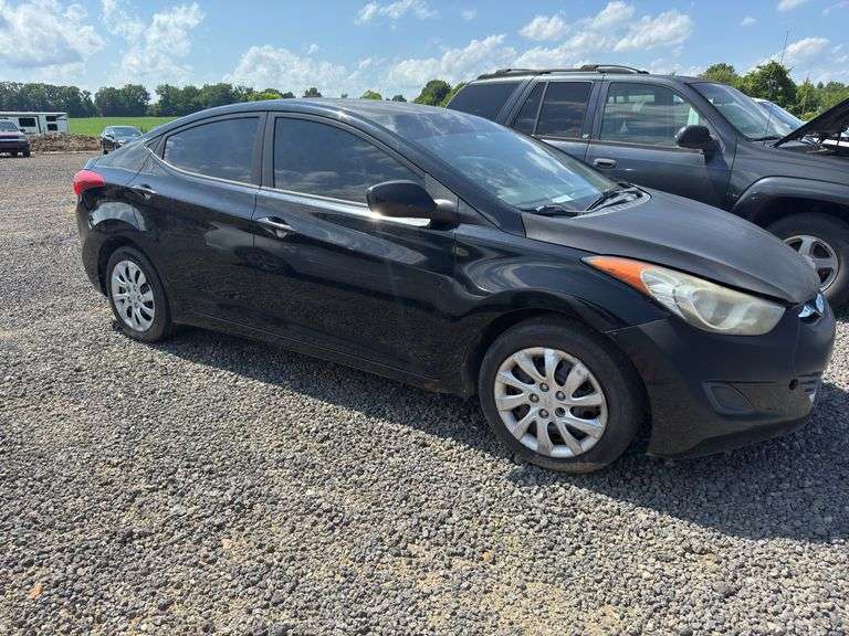 2012 HYUNDAI Elantra