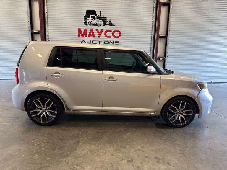2010 TOYOTA Scion xB
