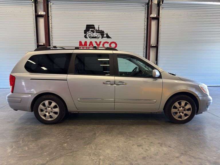 2007 HYUNDAI Entourage
