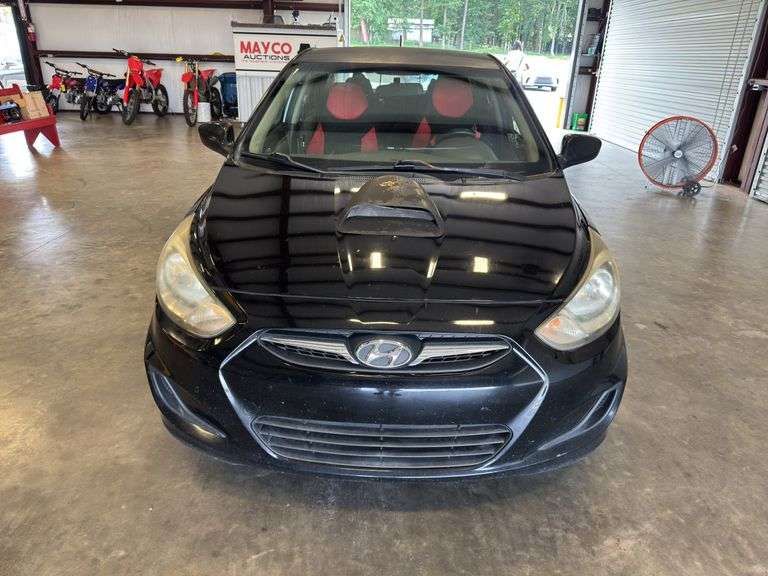 2012 HYUNDAI Accent