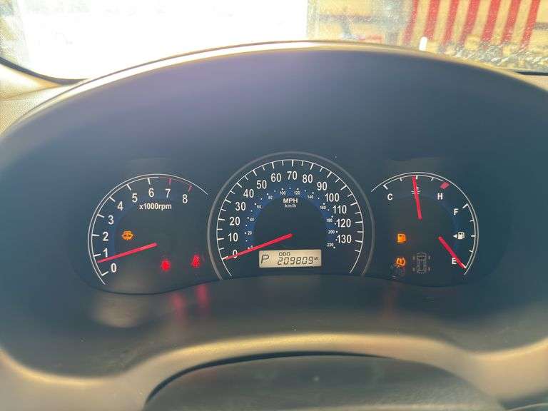 2007 HYUNDAI Entourage