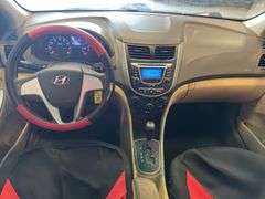 2012 HYUNDAI Accent