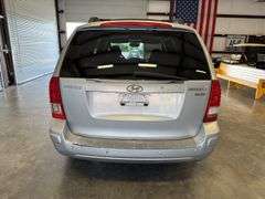 2007 HYUNDAI Entourage
