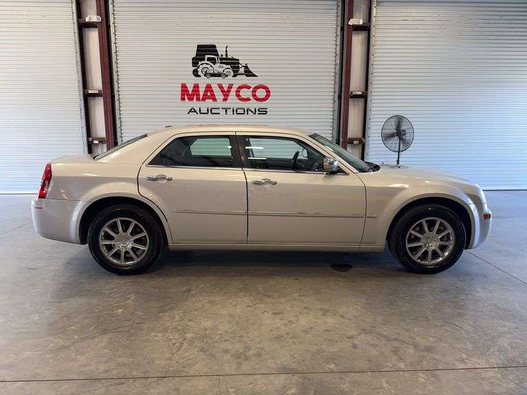 2010 CHRYSLER 300