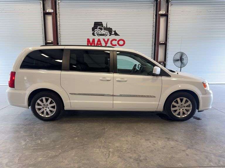 2014 CHRYSLER Town and Country