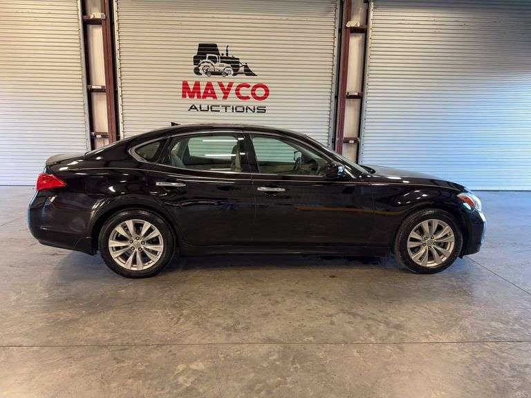 2011  INFINITI  M37