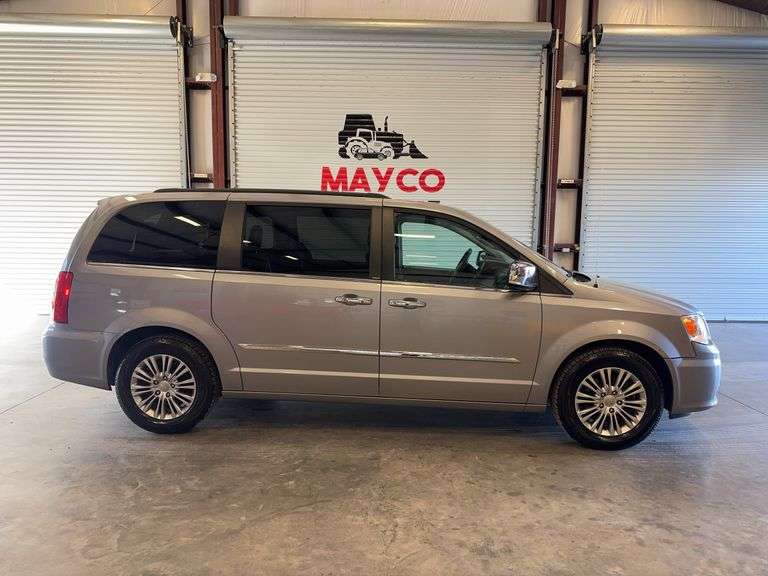 2013 CHRYSLER Town and Country