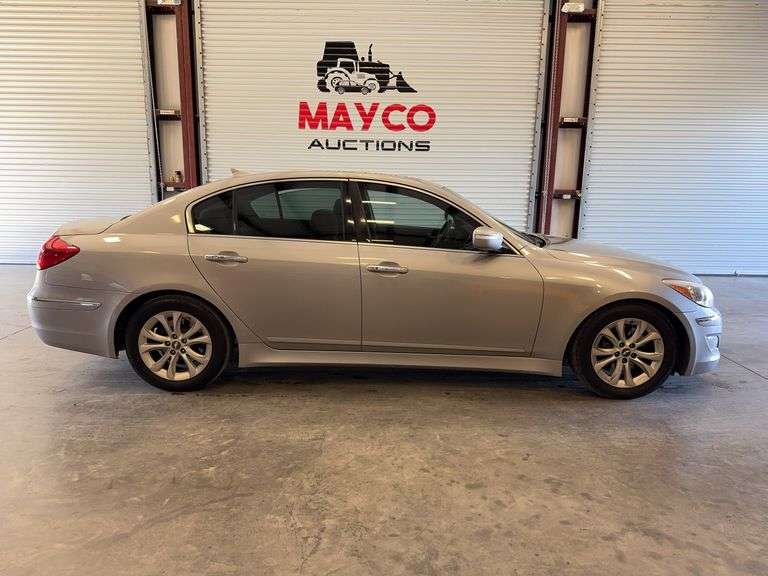 2013 HYUNDAI Genesis