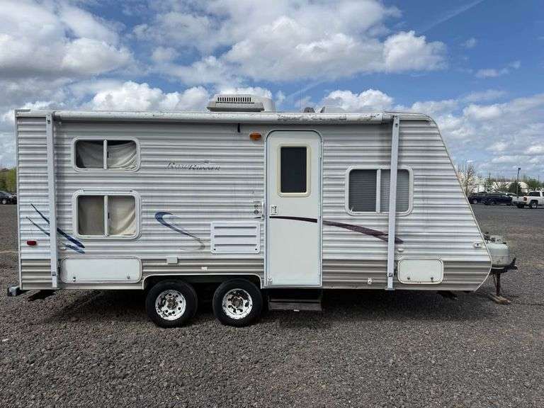 2005  Sun-Lite  Apache 25 series Camper