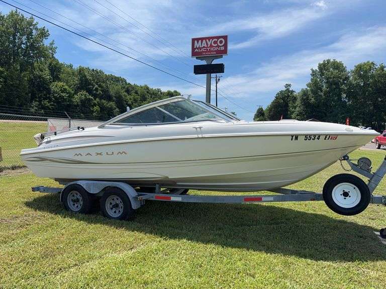 2000  Maxum  SR2100 Ski boat
