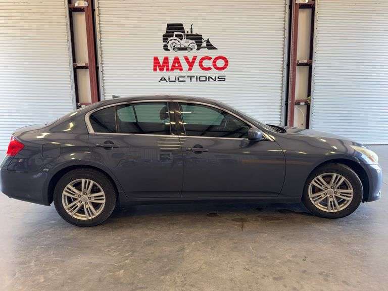 2011  INFINITI  G37