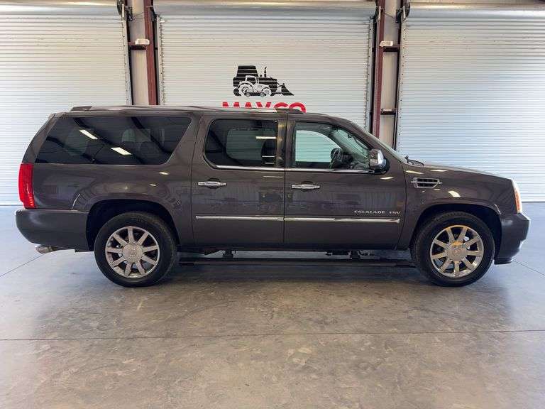 2011 CADILLAC Escalade
