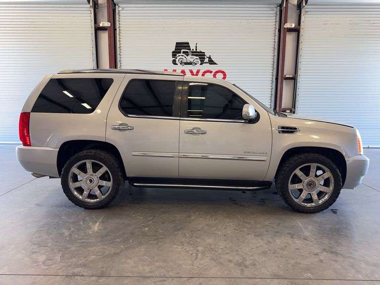 2010  CADILLAC  Escalade