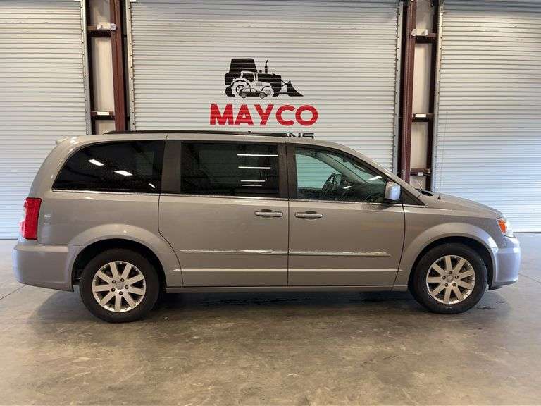 2015 CHRYSLER Town and Country