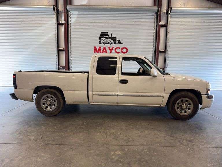 2005  GMC  Sierra