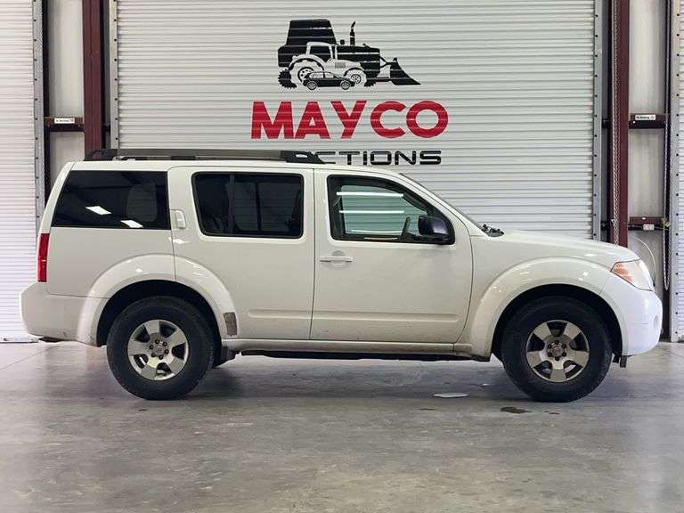 2011 NISSAN Pathfinder