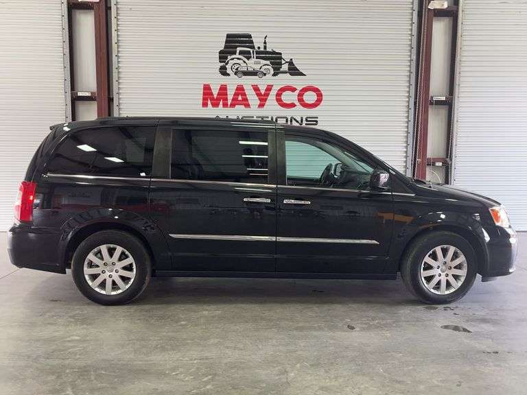2016 CHRYSLER Town and Country