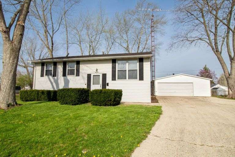 489 Caldwell Circle, New Carlisle, OH